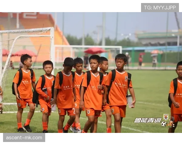 鲁德·古利特重返足球圈,出任青训学院顾问助力年轻球员成长 鲁德·古利特重返足球圈,出任青训学院顾问助力年轻球员成长