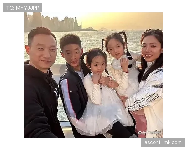 杨威赛场上铁汉，家里却藏着个“软萌宝贝”你绝对想不到